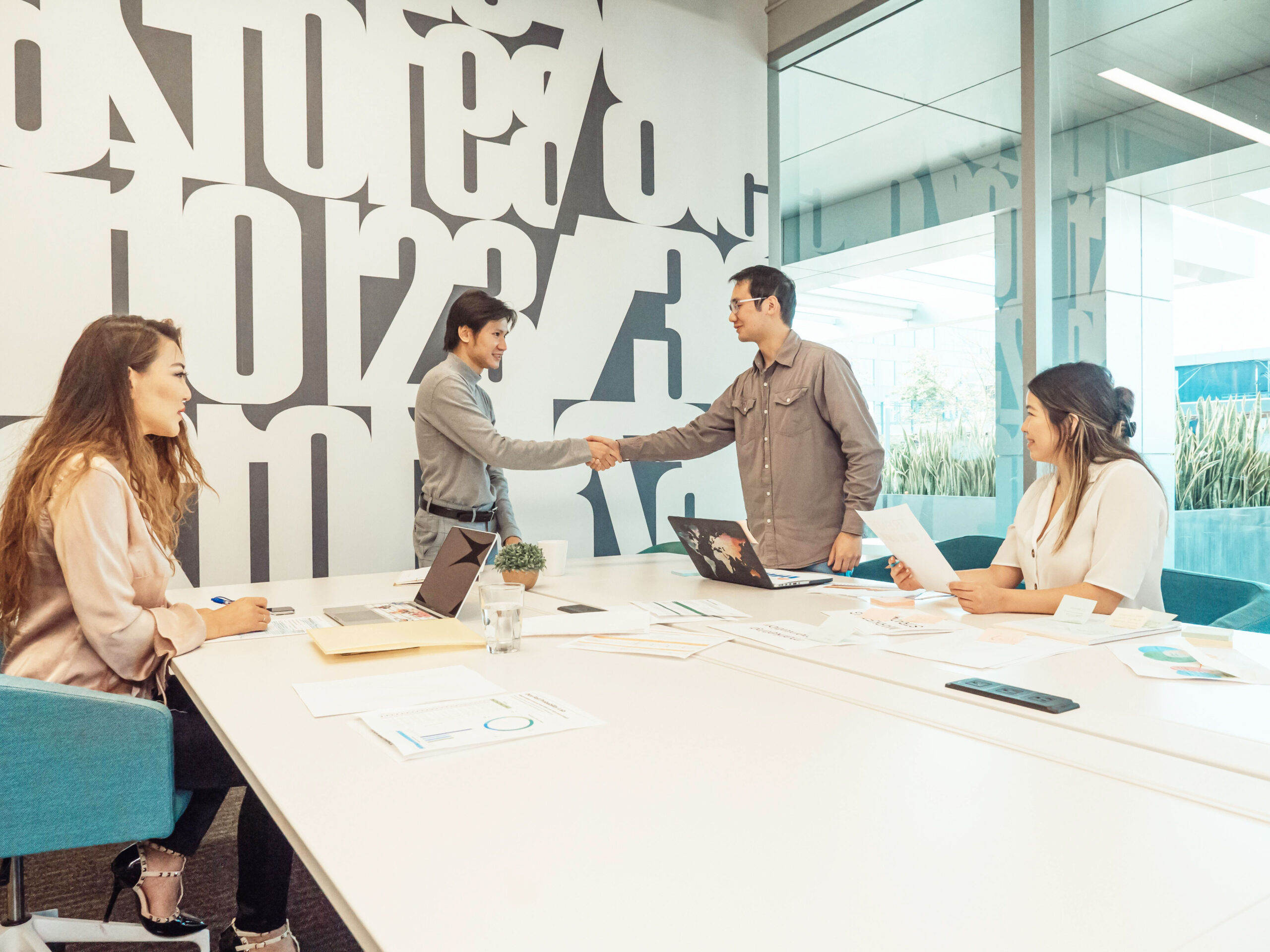 20 Entrepreneurs reveal their first hire story: How & When they grew their team